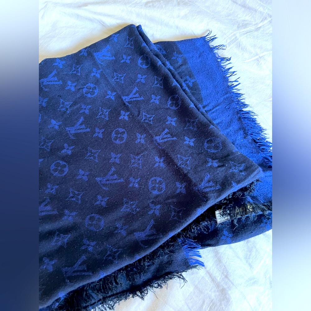 Louis Vuitton shawl